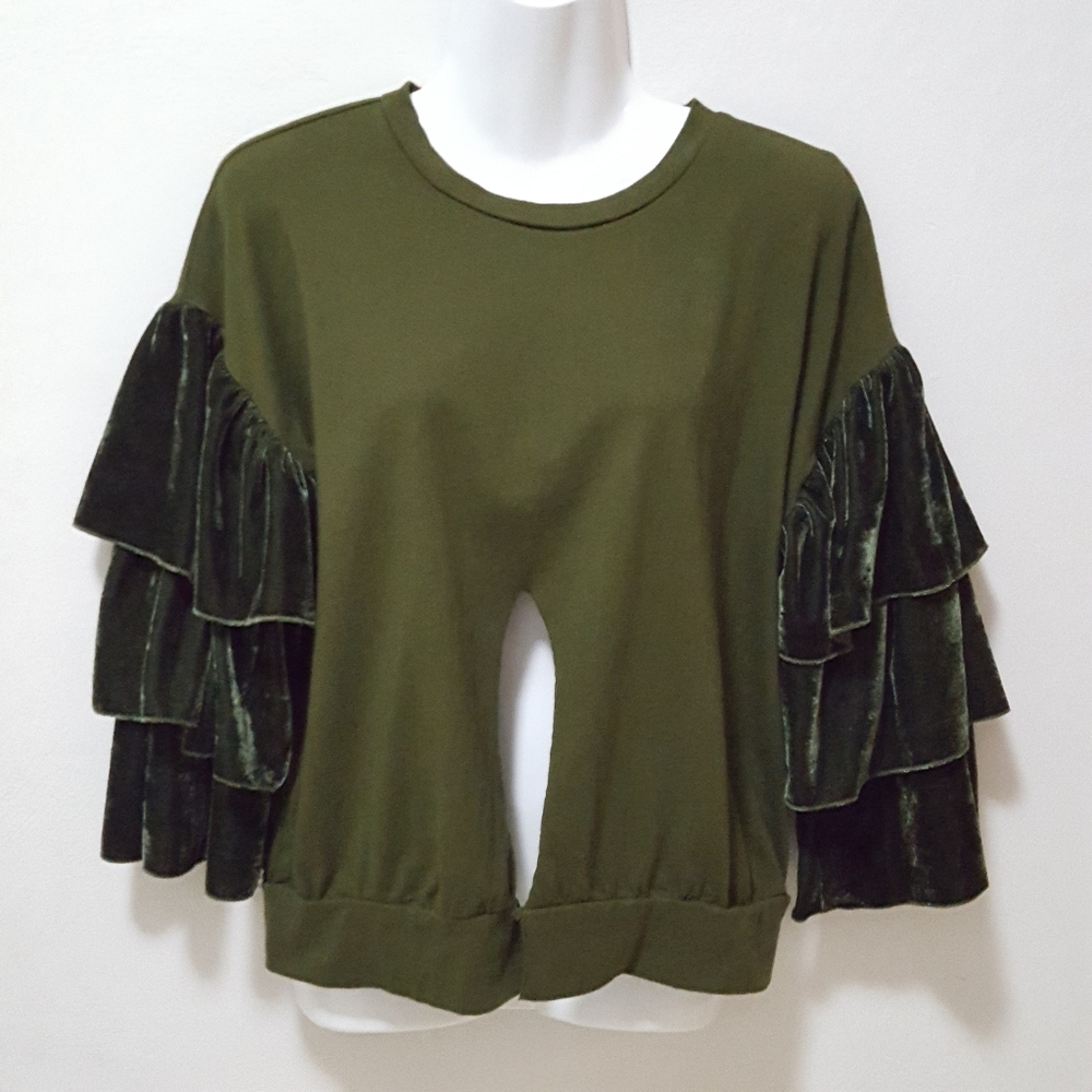 CQbyCQ Fashion Top Green Ruffle Bell Velvet Sleeves Cutout Sz S Crewneck